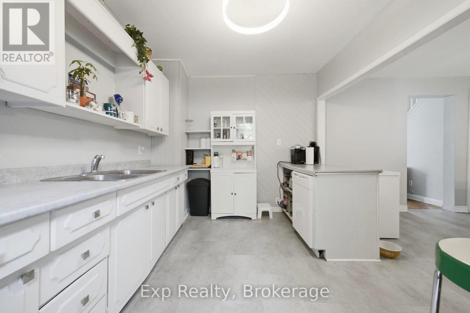 18 CHARLOTTE STREET - 14