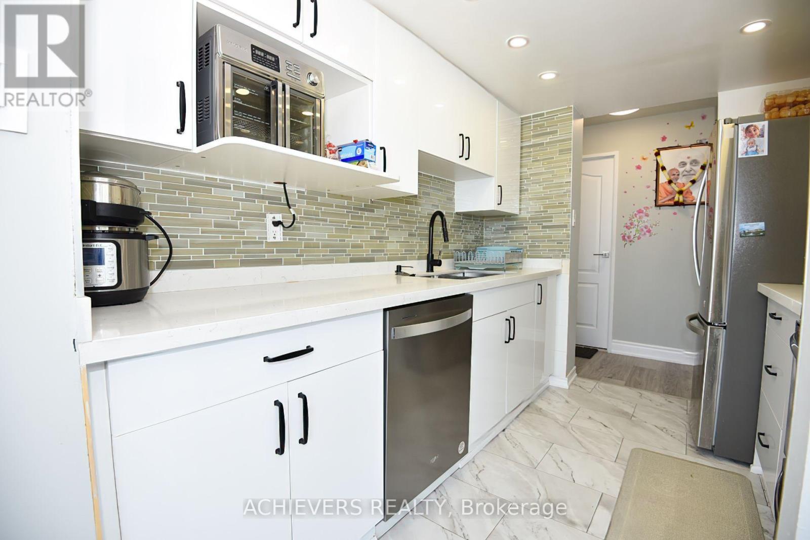 #914 1 ROWNTREE ROAD - 14