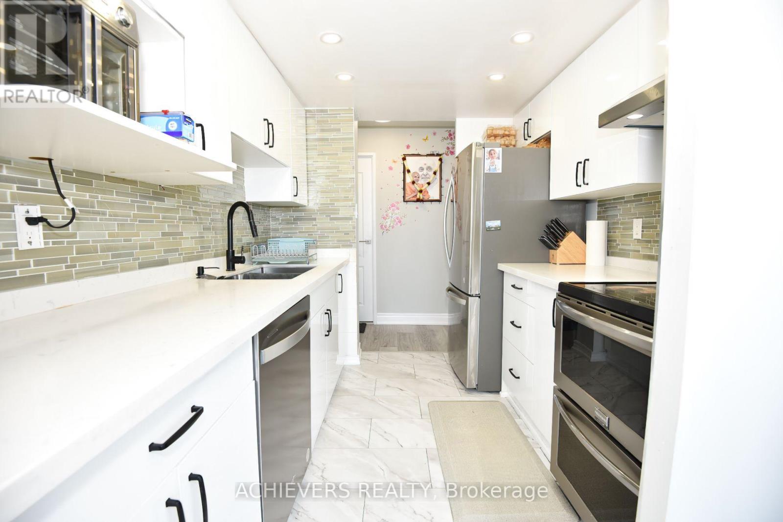 #914 1 ROWNTREE ROAD - 15