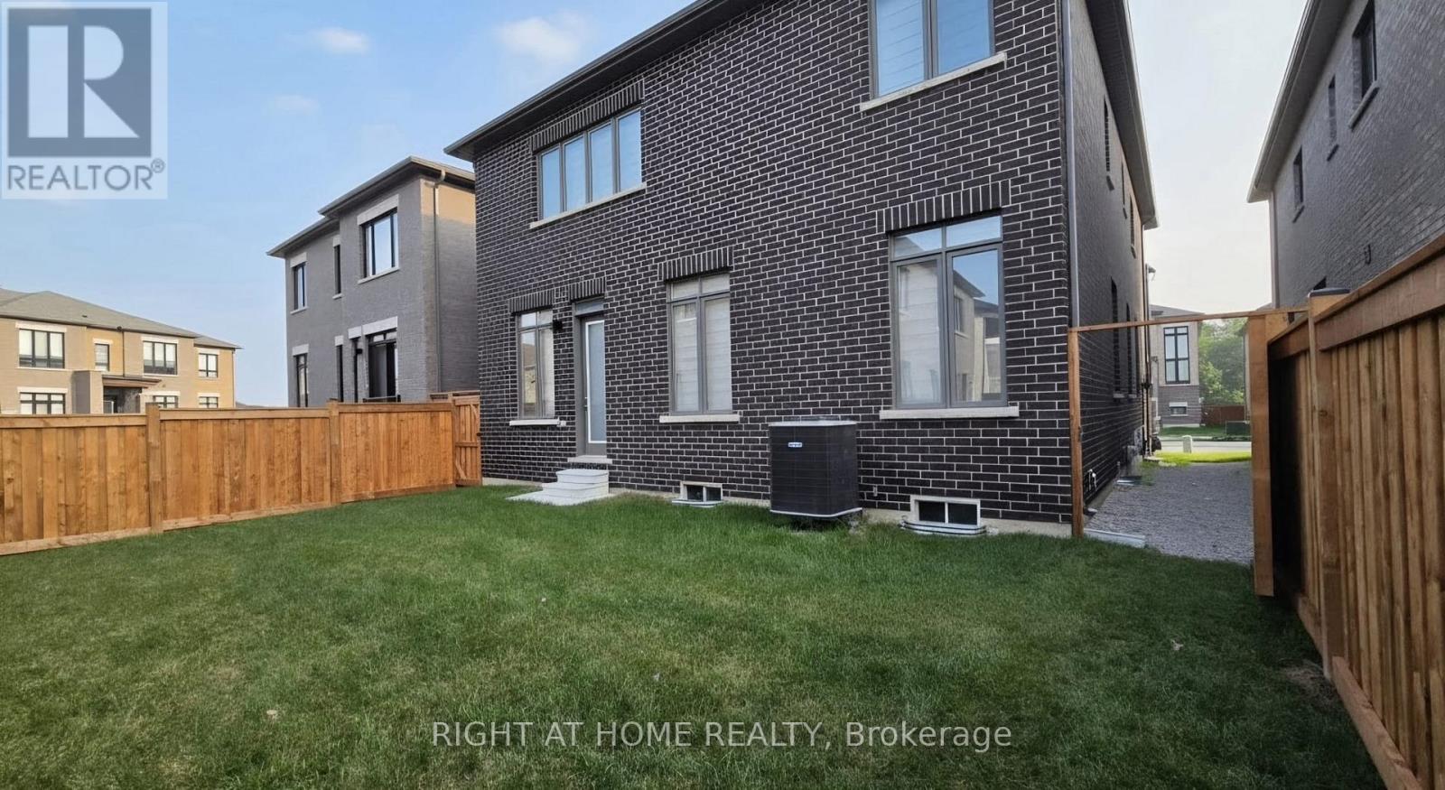 816 APPLE TERRACE - Image 29
