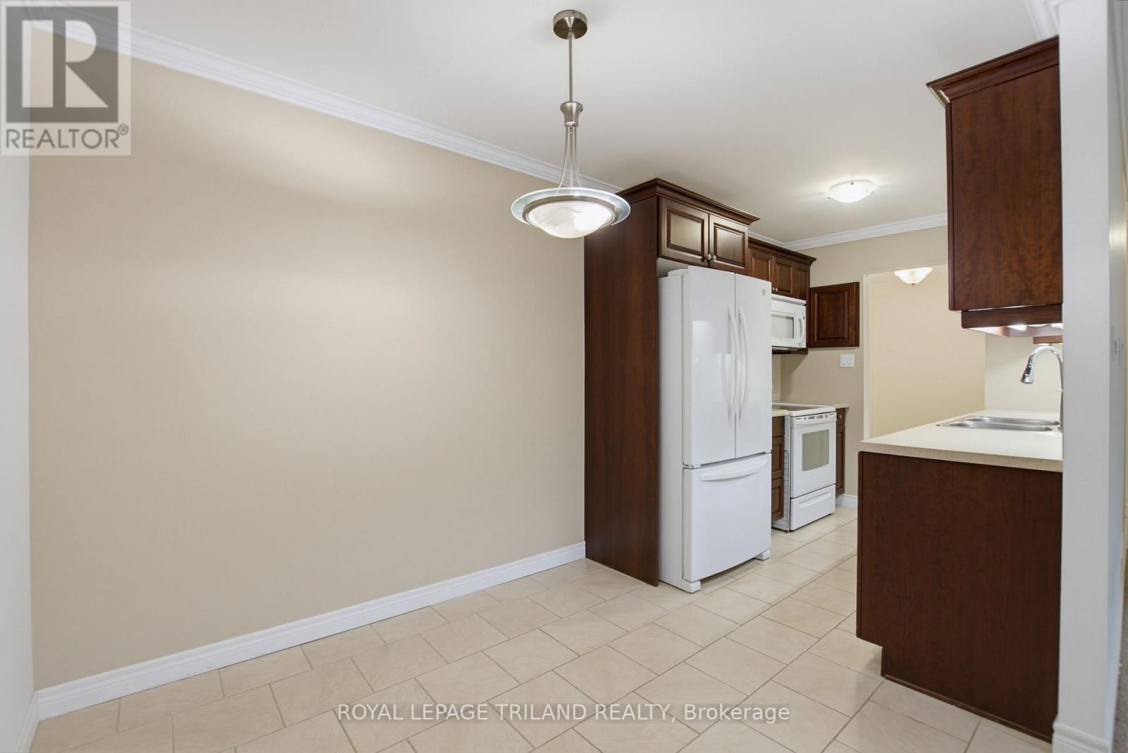 #104 91 SPRUCE STREET W - 11