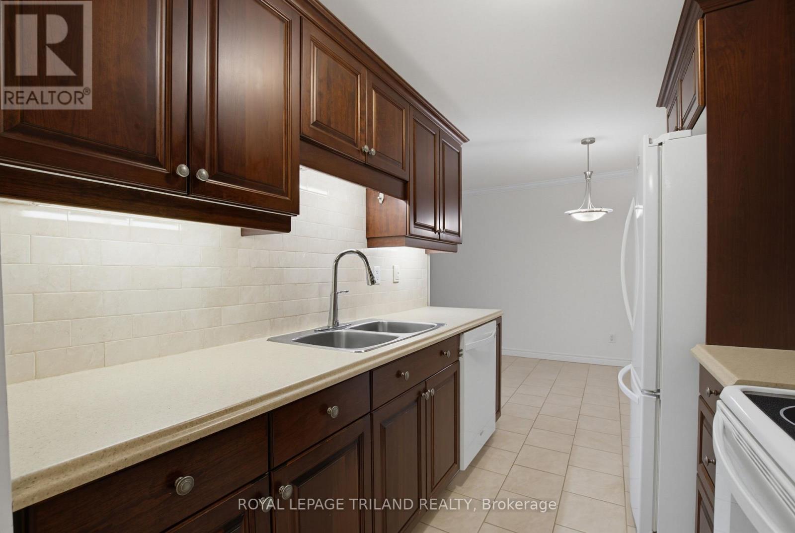#104 91 SPRUCE STREET W - 7
