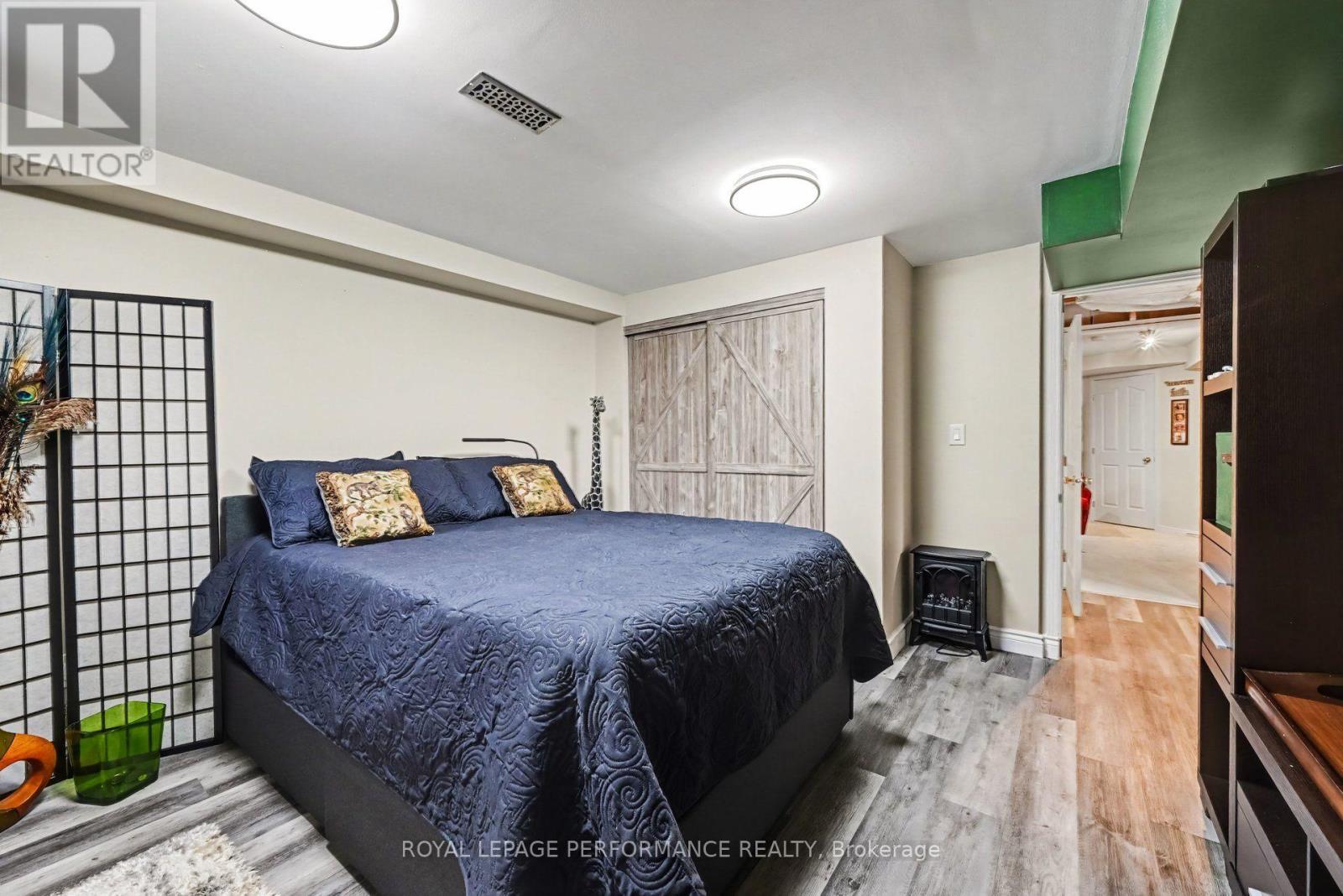 2202 CLENDENAN CRESCENT - 42