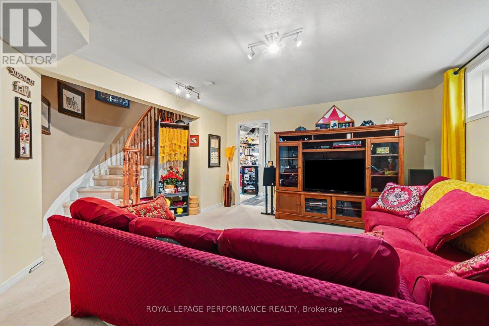 2202 CLENDENAN CRESCENT - 41
