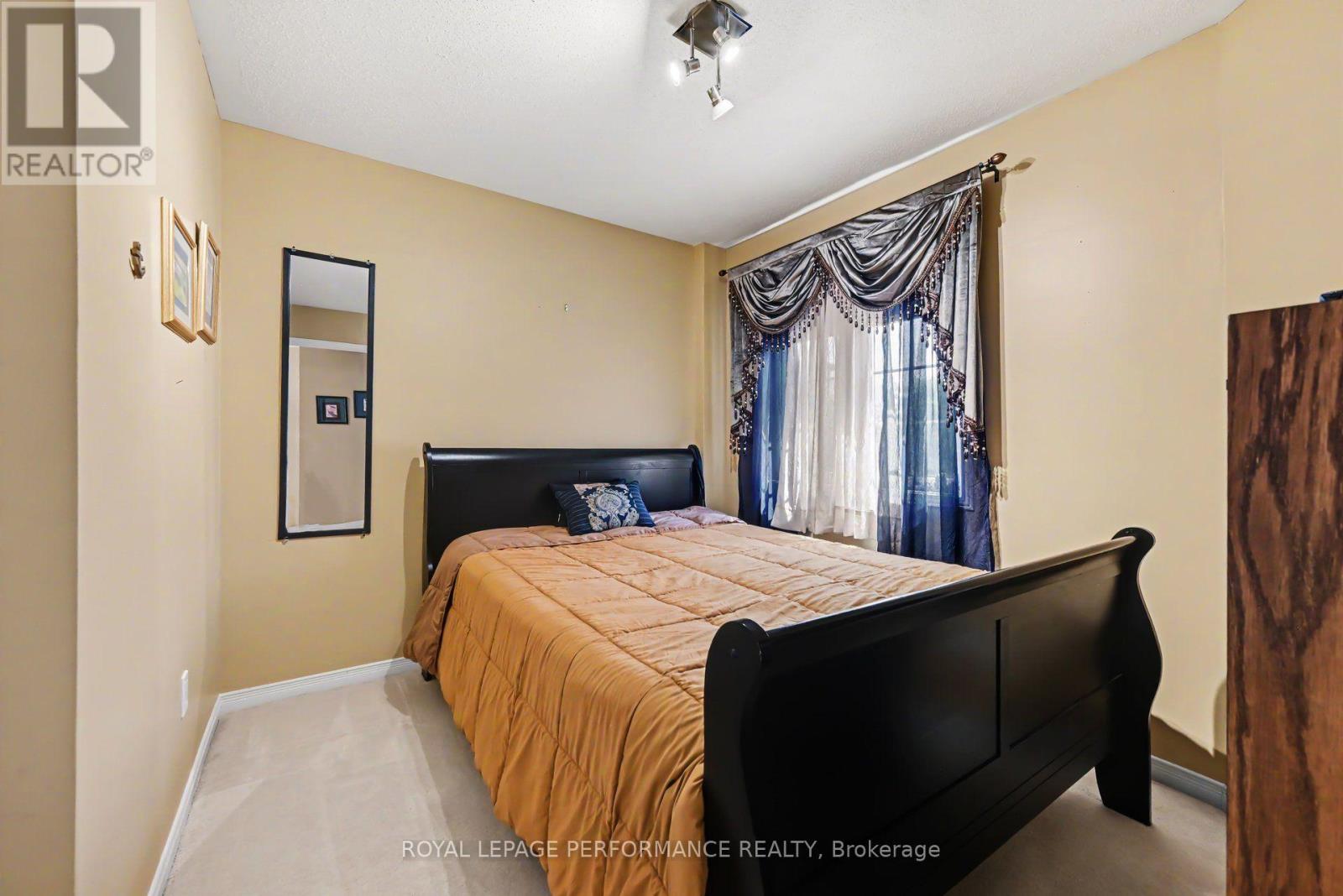 2202 CLENDENAN CRESCENT - 36