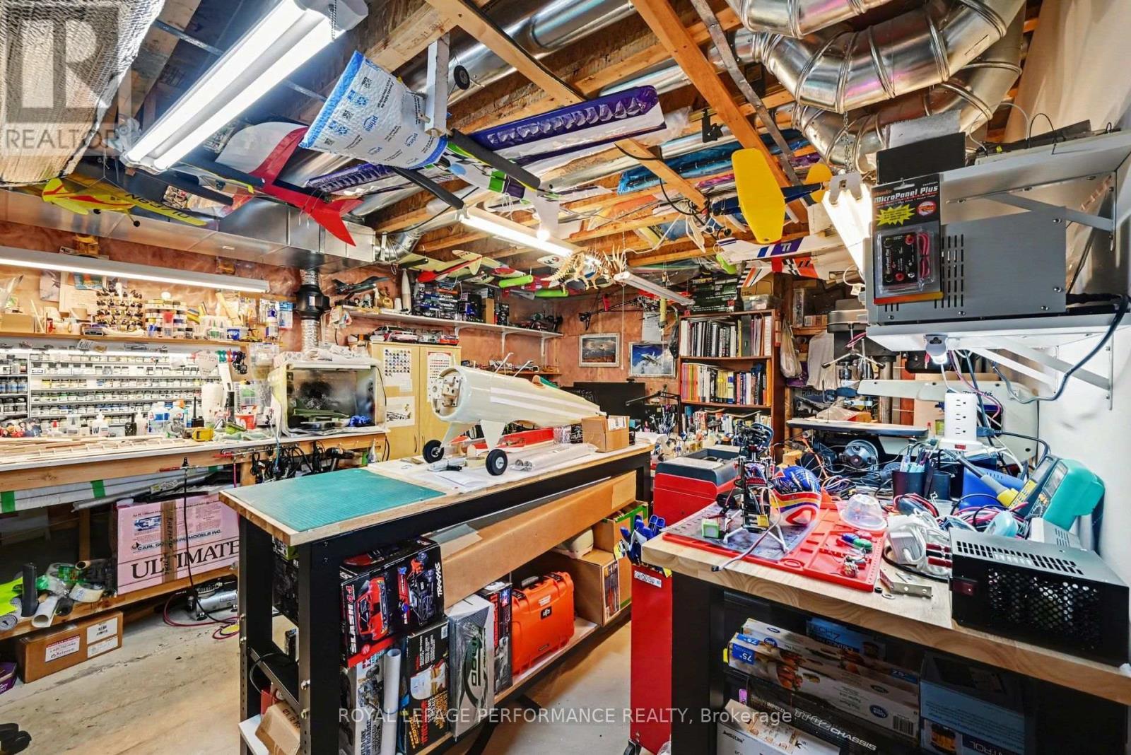 2202 CLENDENAN CRESCENT - 47