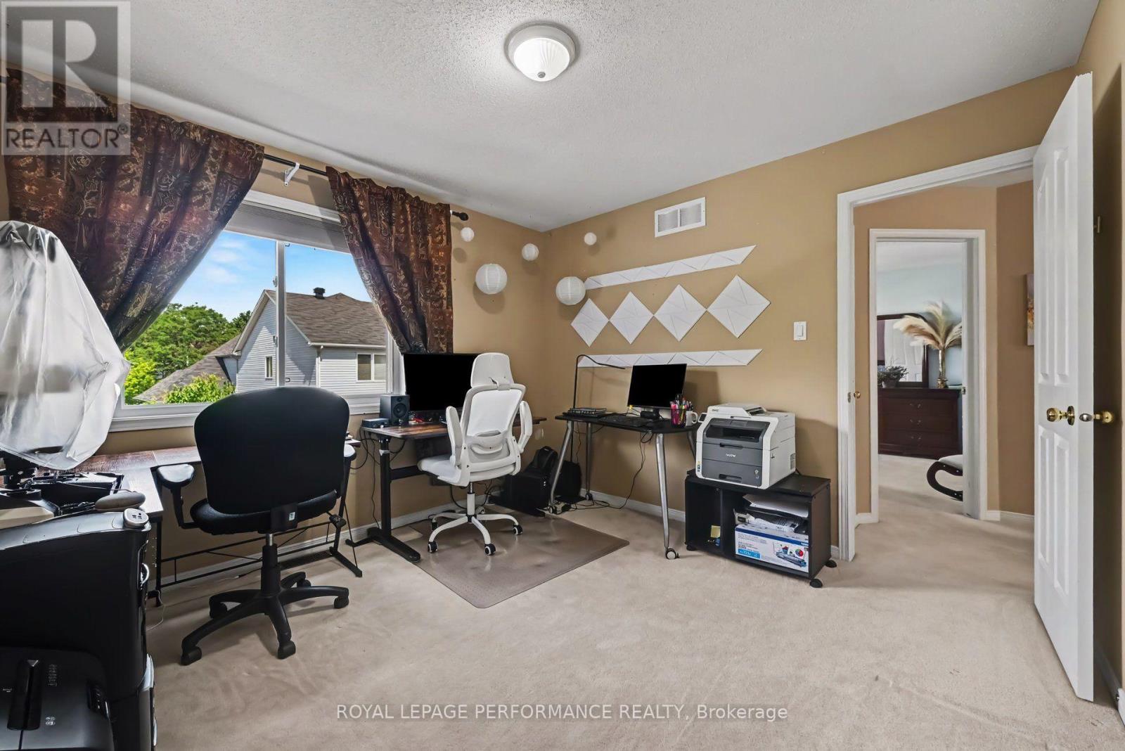 2202 CLENDENAN CRESCENT - 39