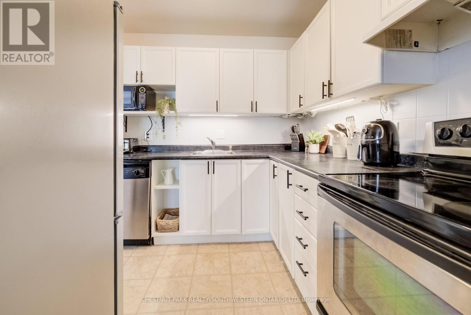 #11 210 HIGHLAND CRESCENT - 12
