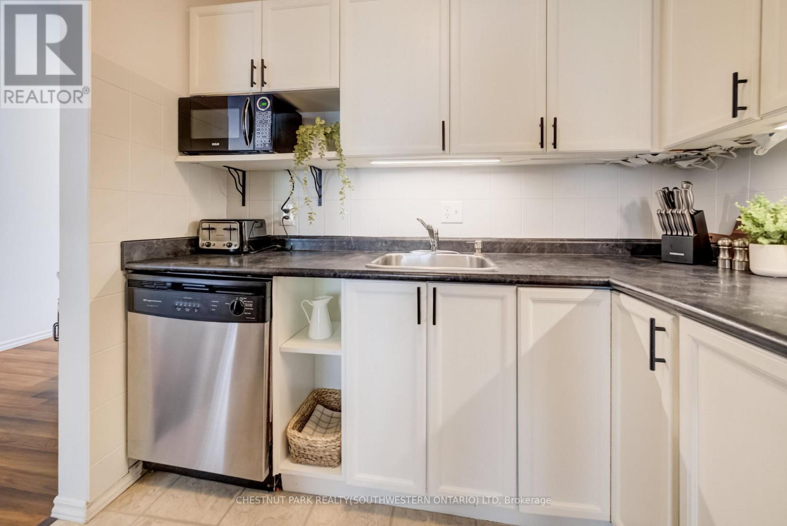 #11 210 HIGHLAND CRESCENT - 13