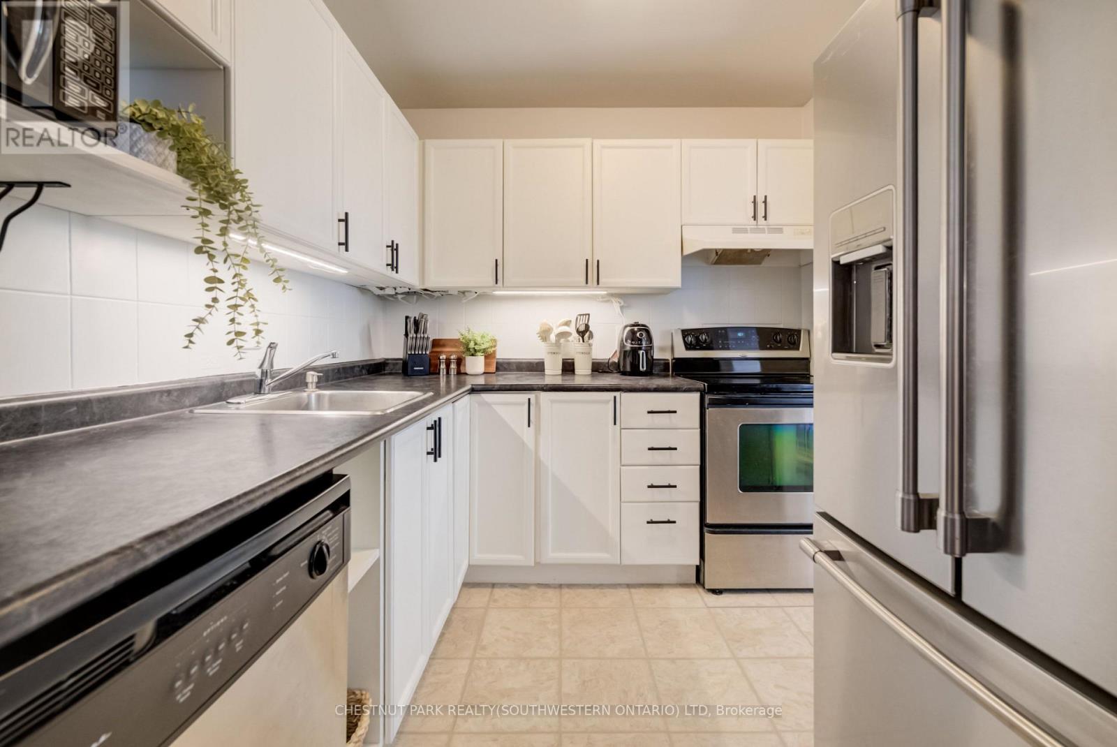 #11 210 HIGHLAND CRESCENT - 14