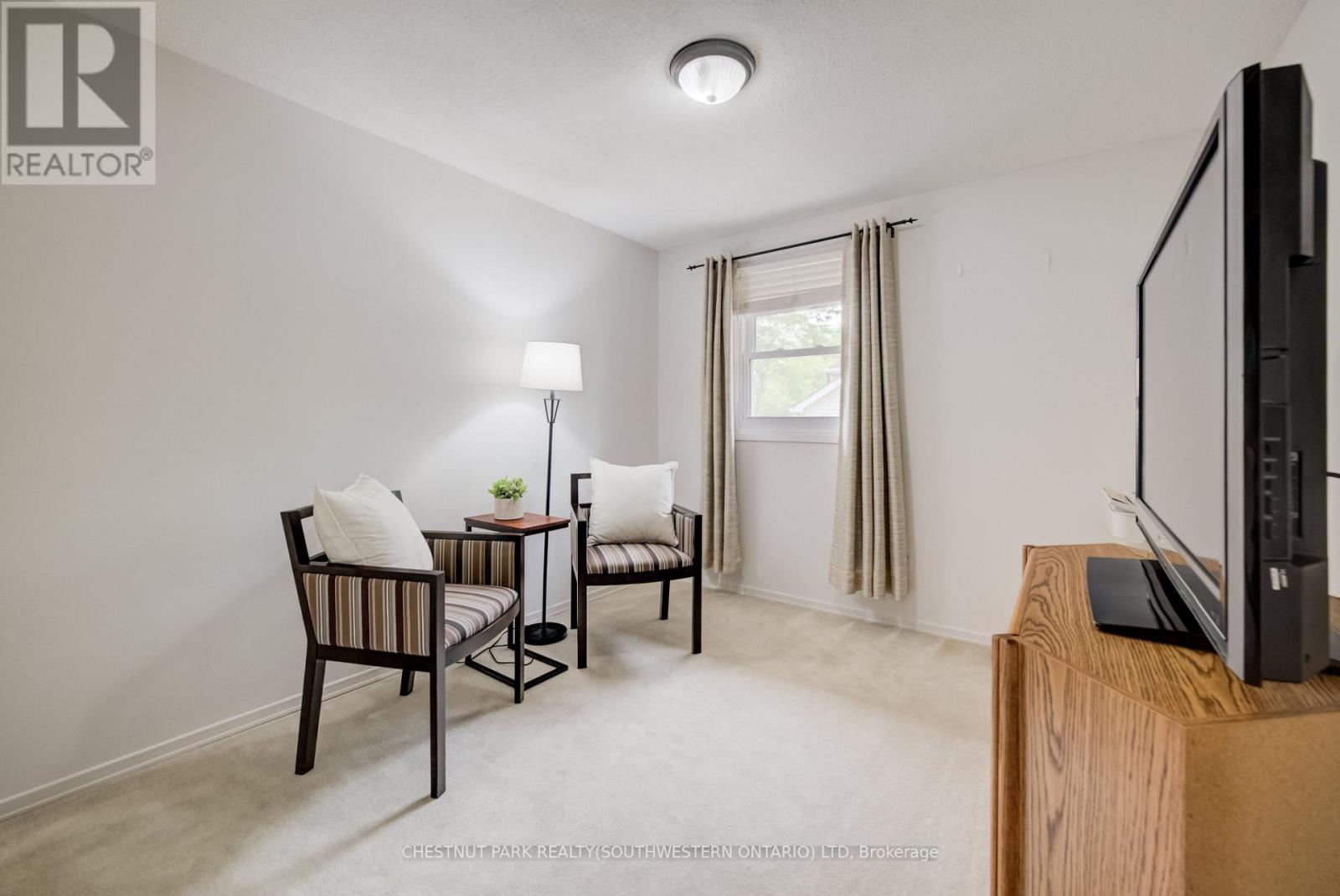 #11 210 HIGHLAND CRESCENT - 27