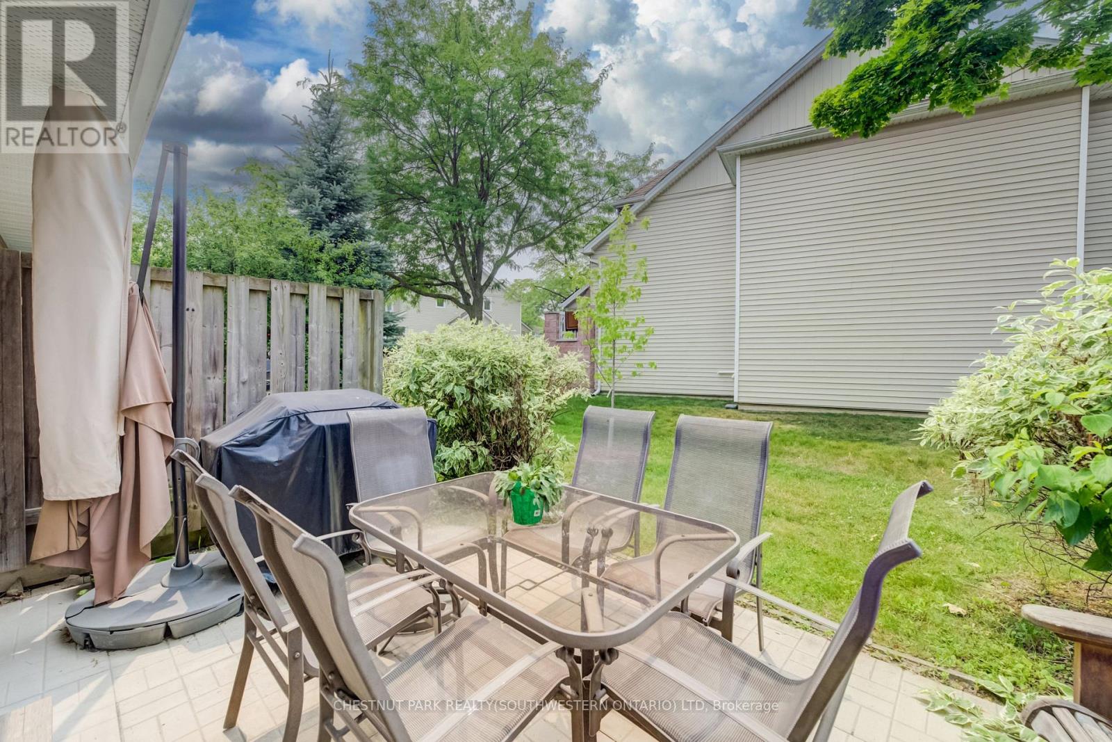#11 210 HIGHLAND CRESCENT - 32