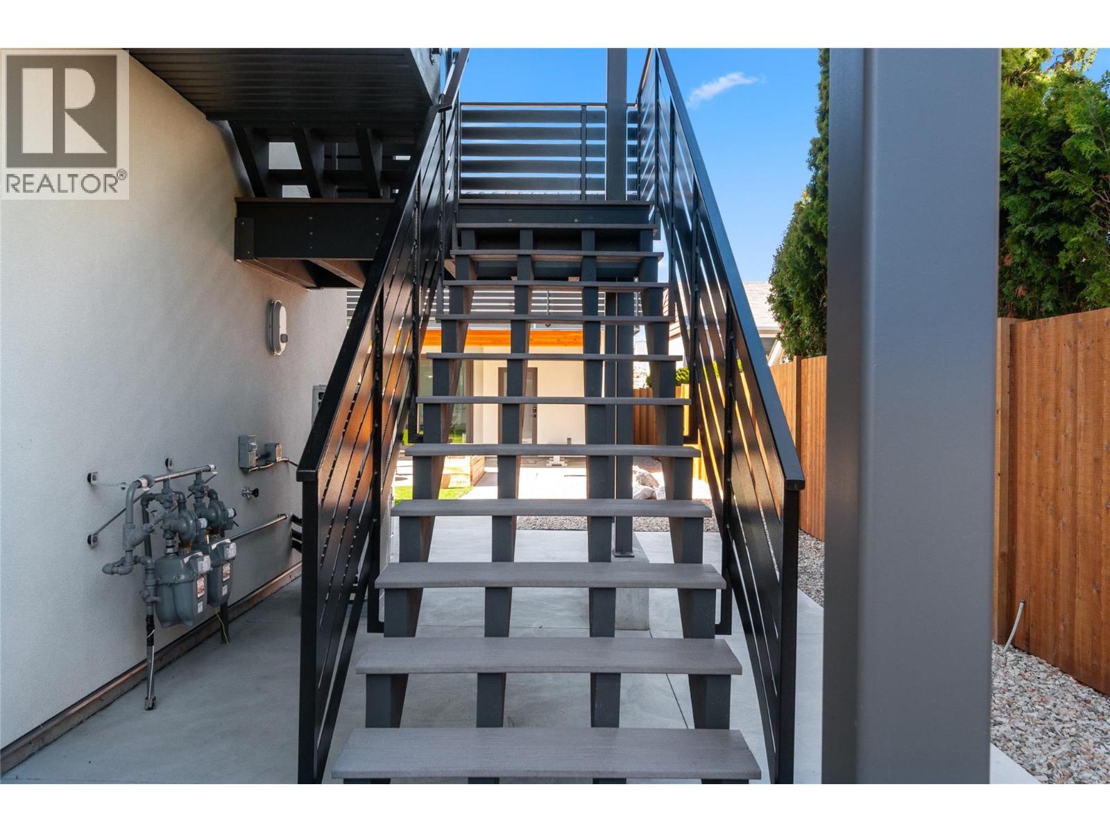700 CHURCHILL Avenue - 31