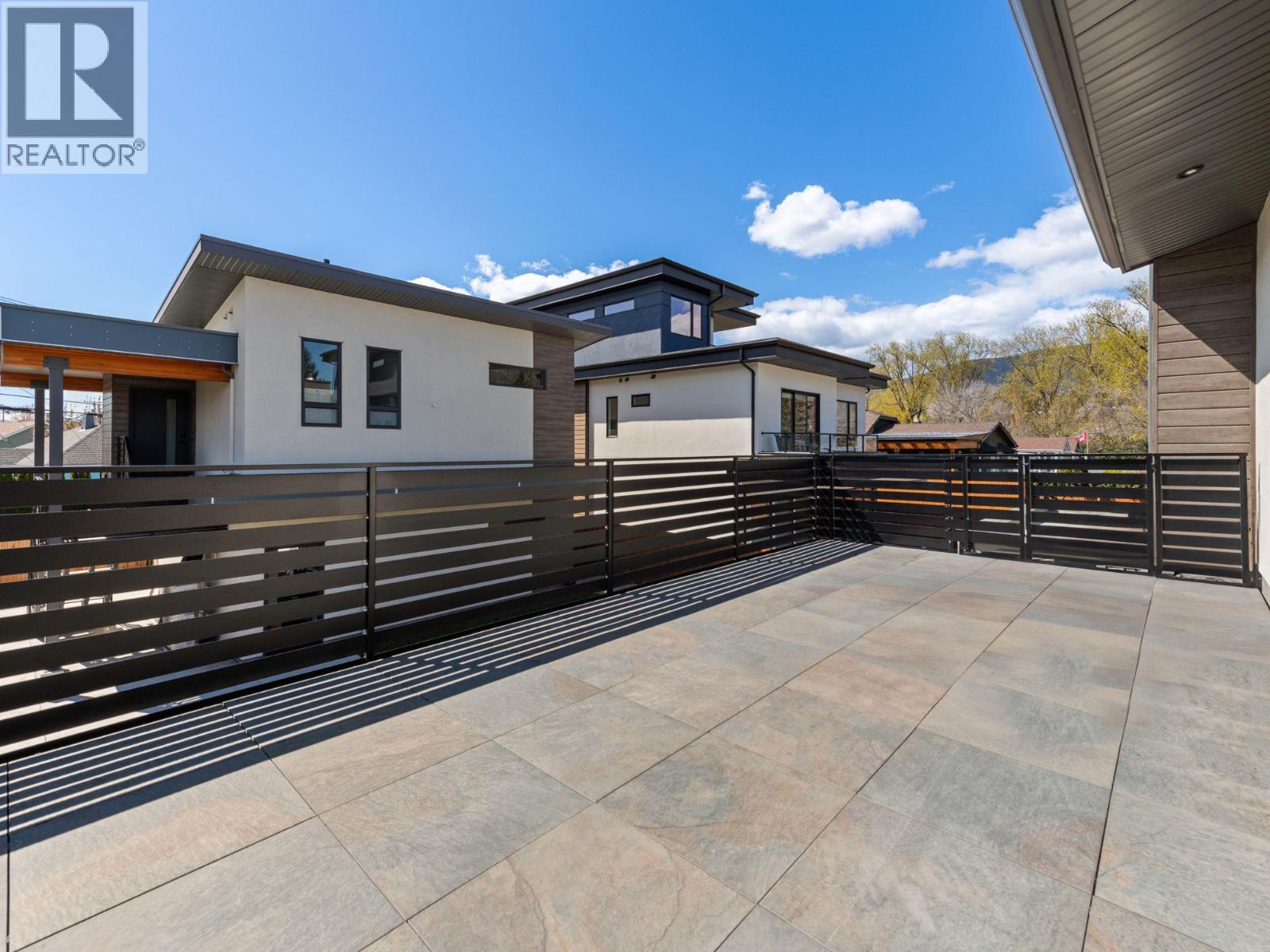 700 CHURCHILL Avenue - 23
