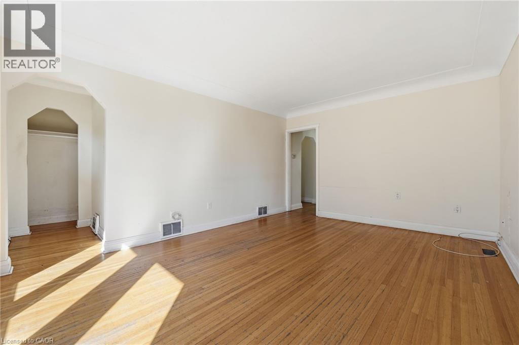 352 PARKSIDE Drive - Image 17