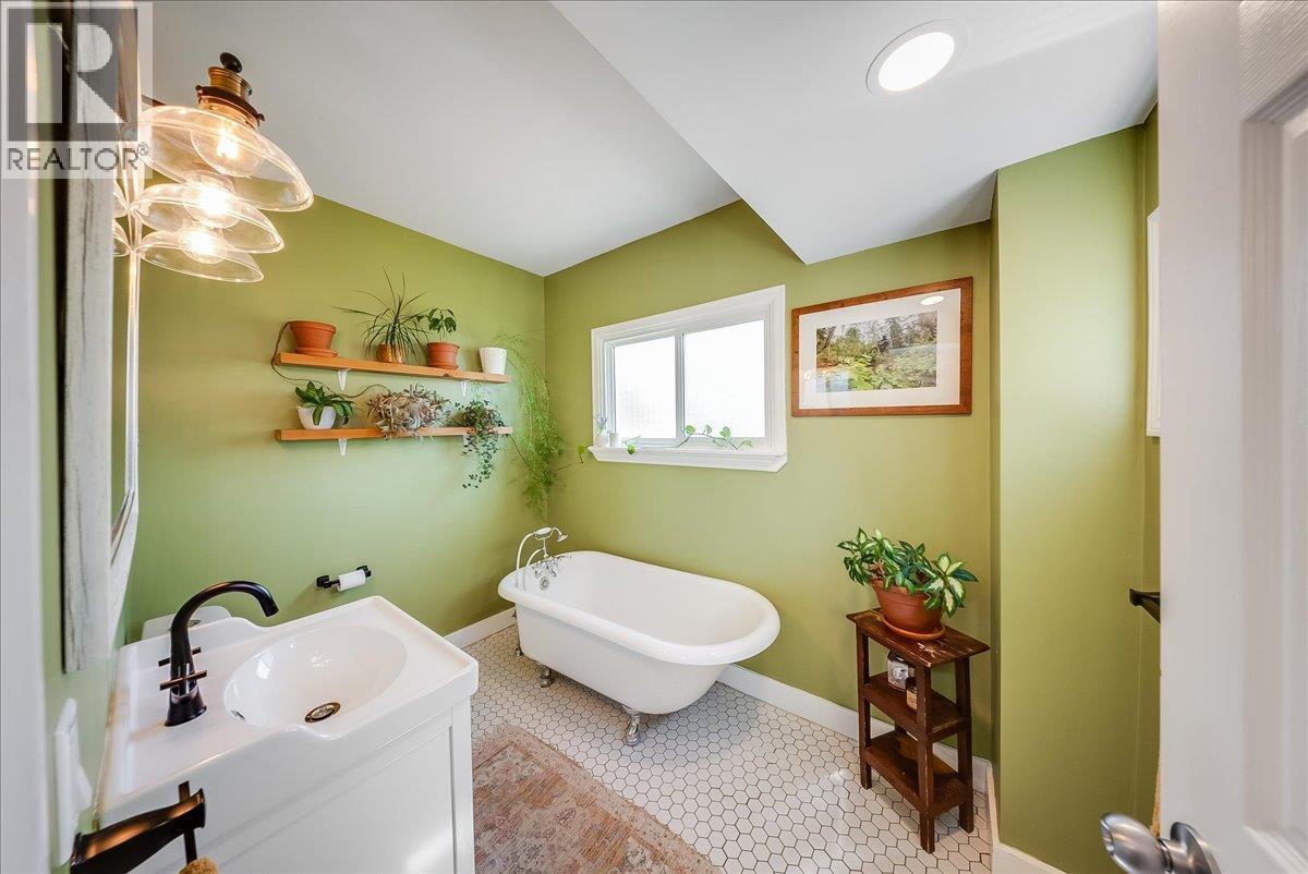 1517 Kootenay Avenue, Rossland