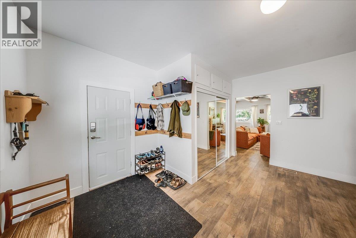 1517 Kootenay Avenue, Rossland