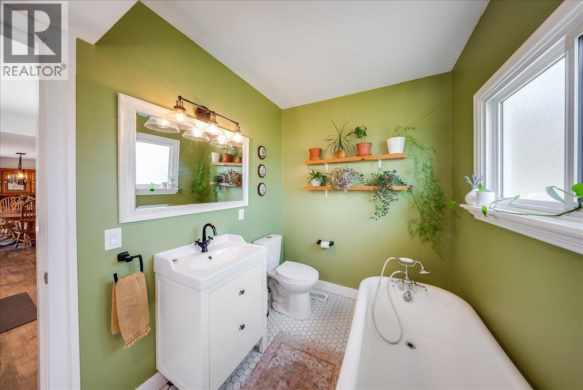 1517 Kootenay Avenue, Rossland