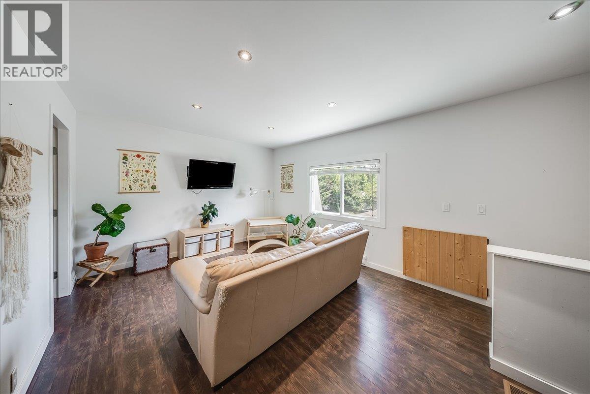 1517 Kootenay Avenue, Rossland