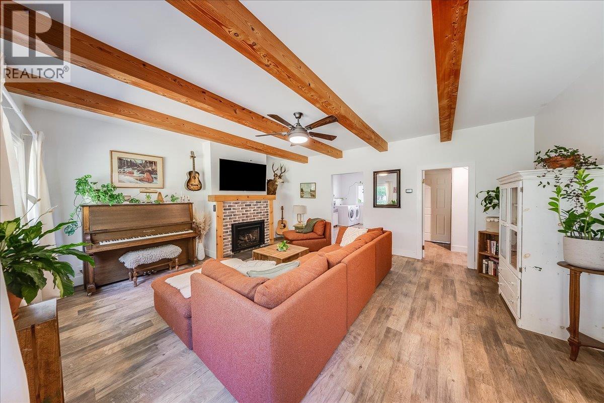 1517 Kootenay Avenue, Rossland