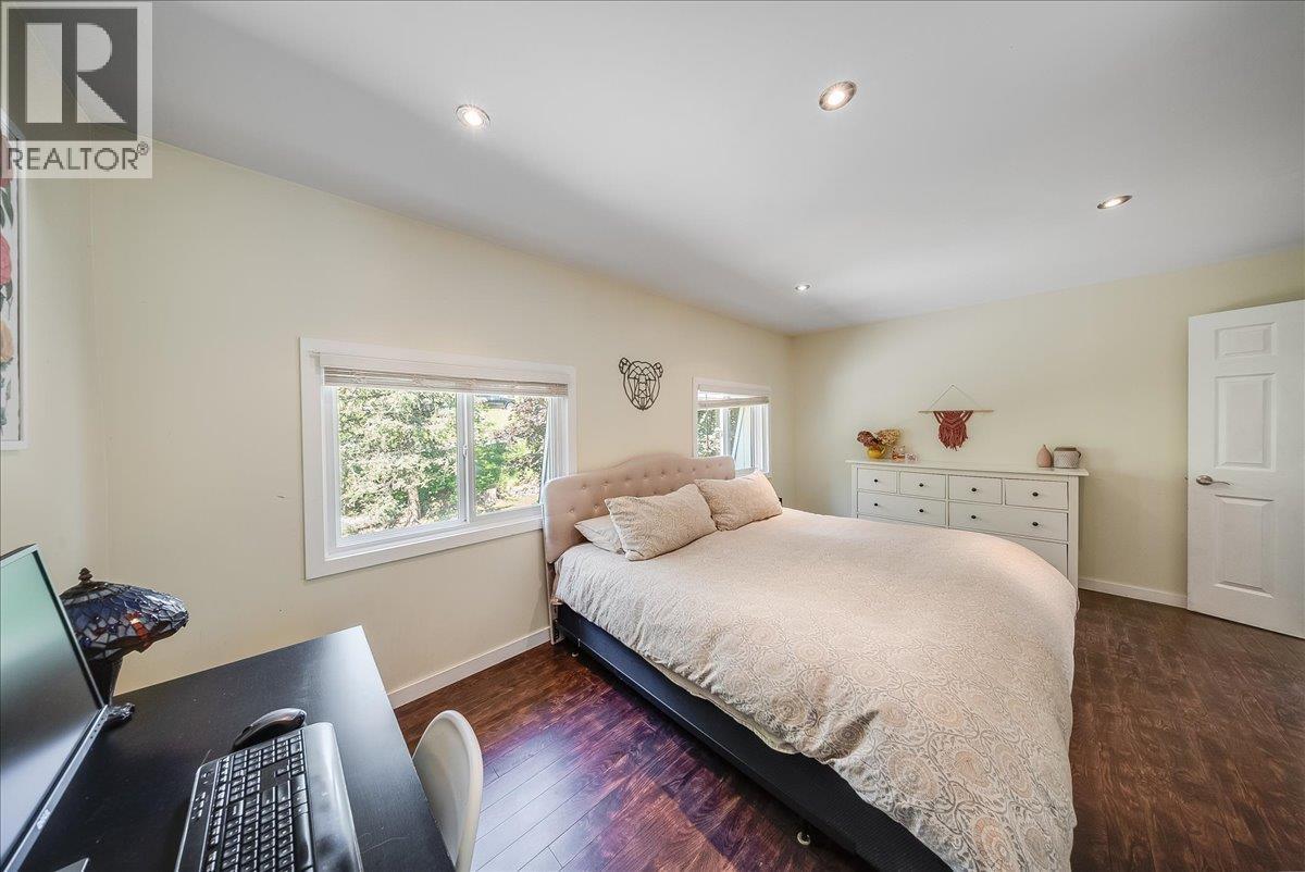1517 Kootenay Avenue, Rossland