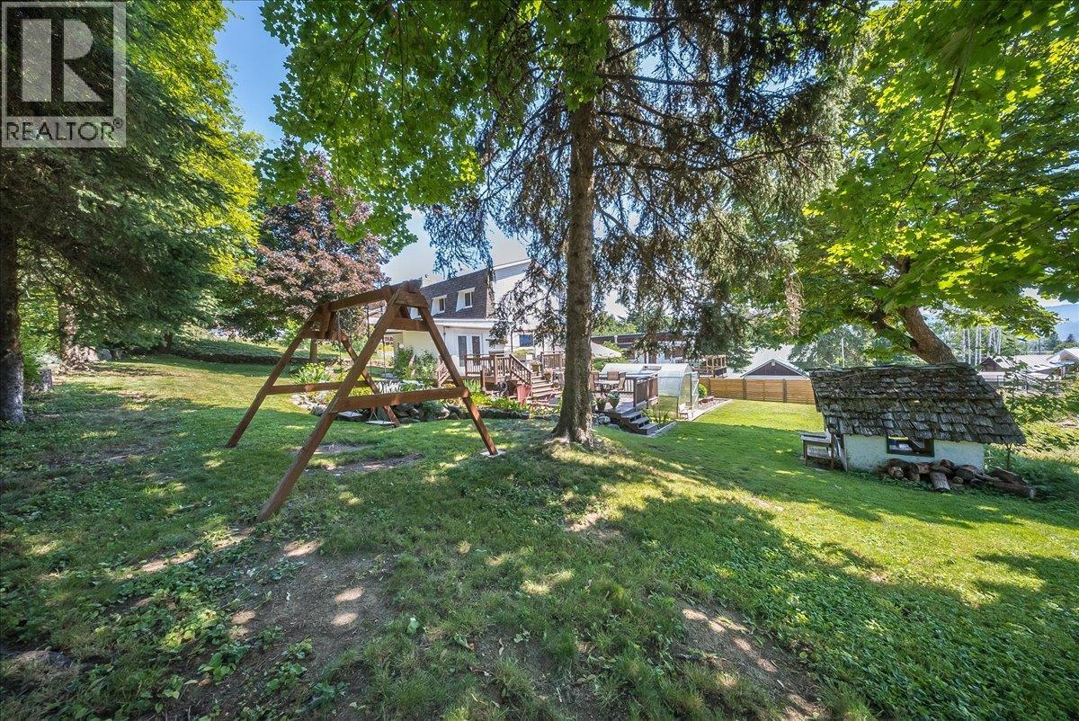 1517 Kootenay Avenue, Rossland