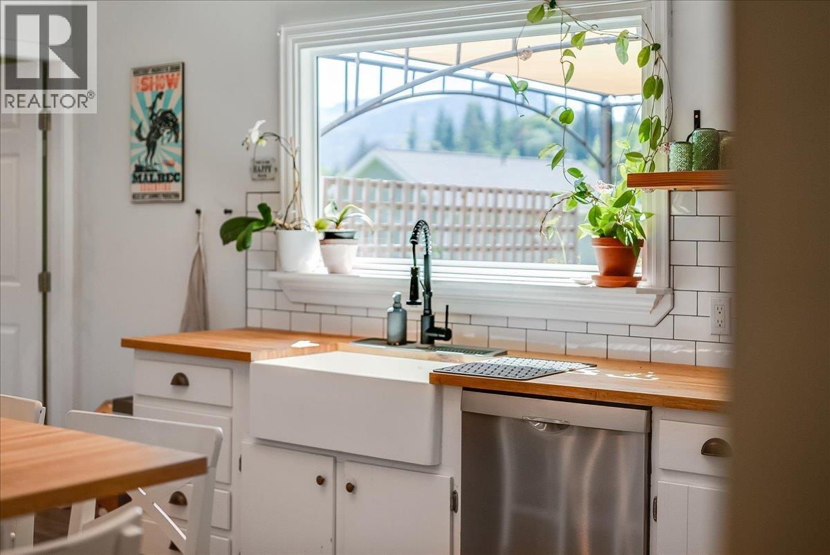1517 Kootenay Avenue, Rossland