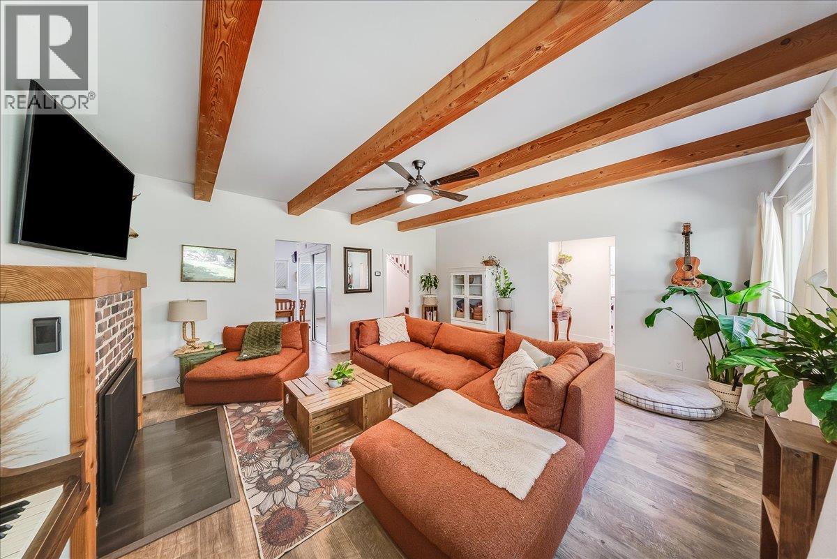 1517 Kootenay Avenue, Rossland