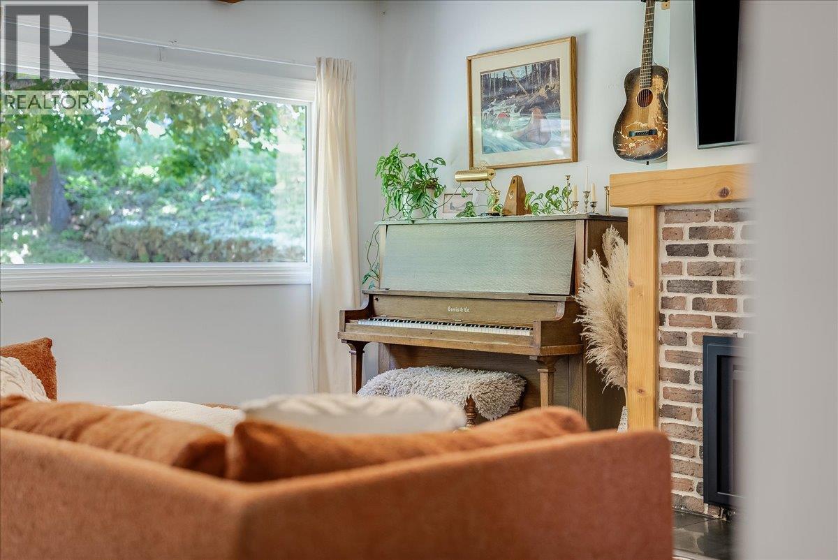 1517 Kootenay Avenue, Rossland