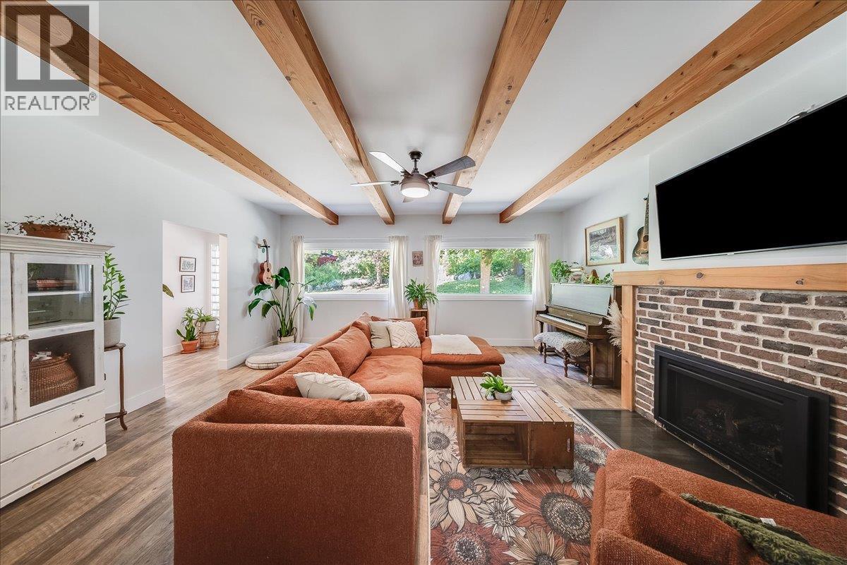 1517 Kootenay Avenue, Rossland