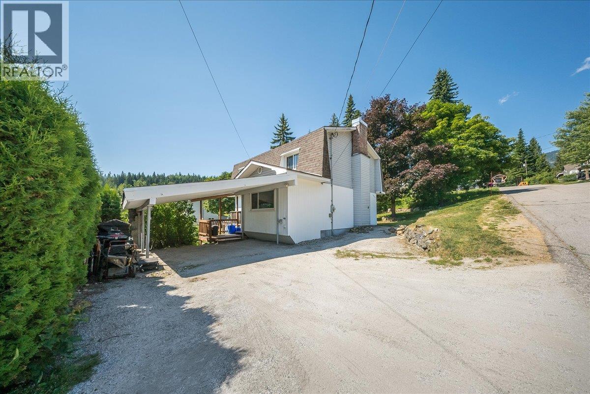 1517 Kootenay Avenue, Rossland