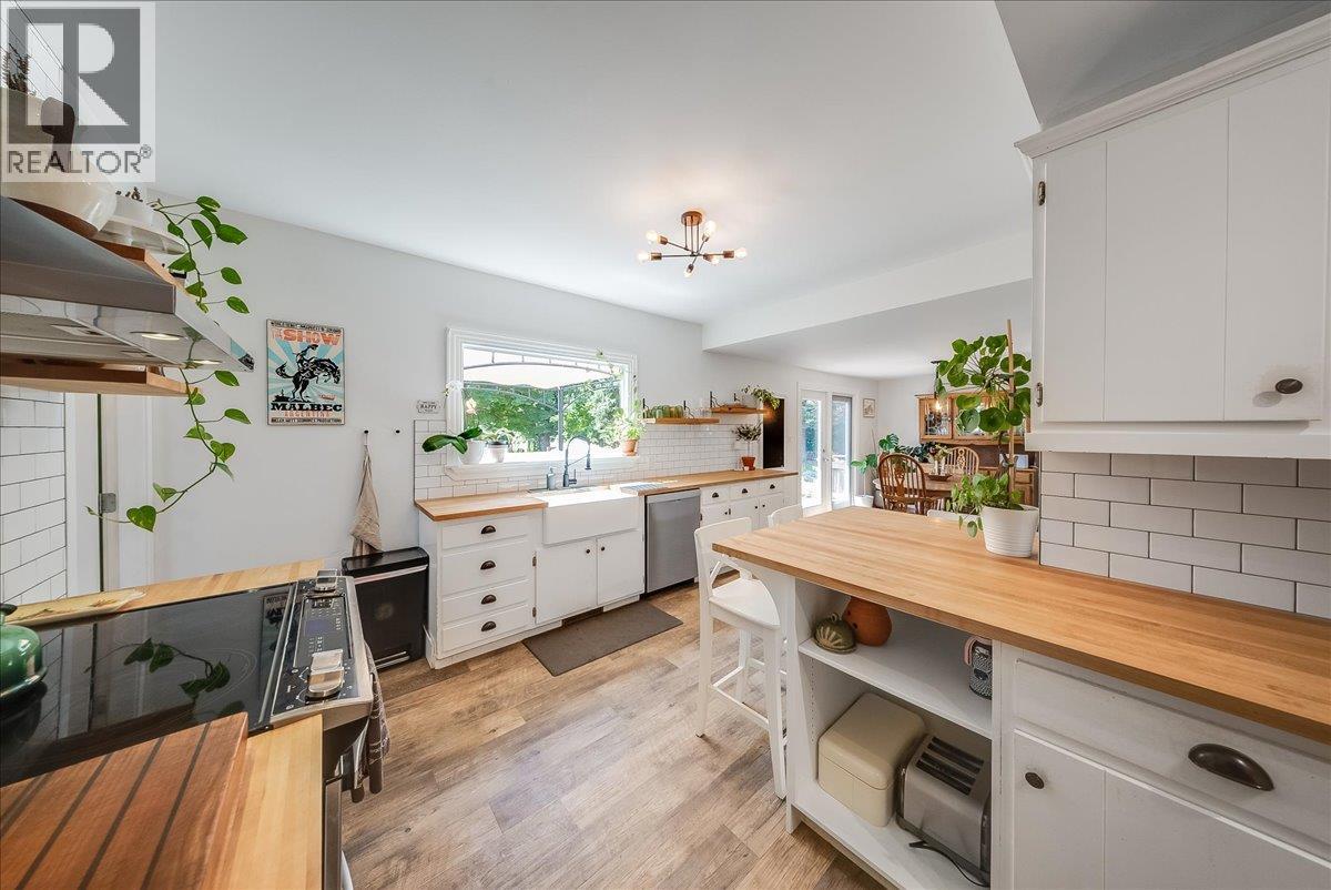 1517 Kootenay Avenue, Rossland