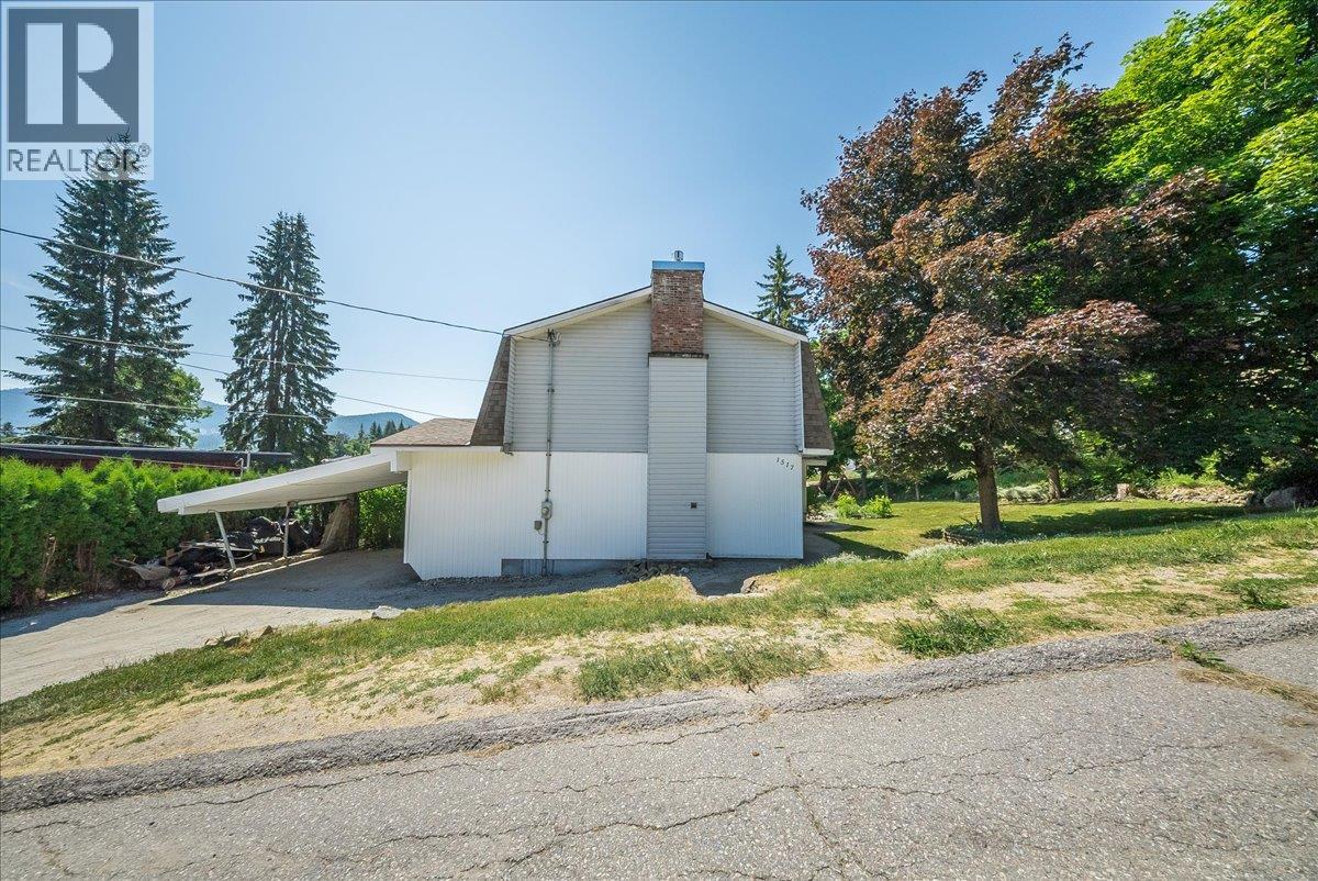 1517 Kootenay Avenue, Rossland