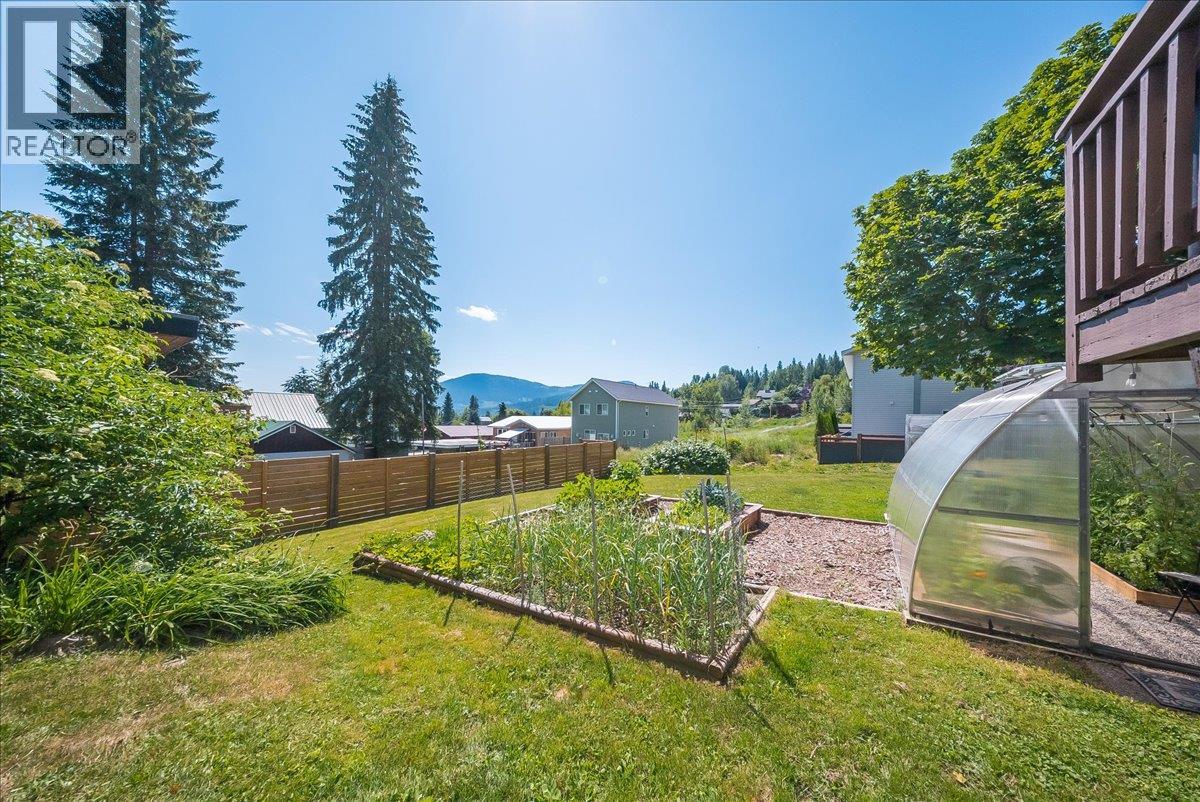 1517 Kootenay Avenue, Rossland