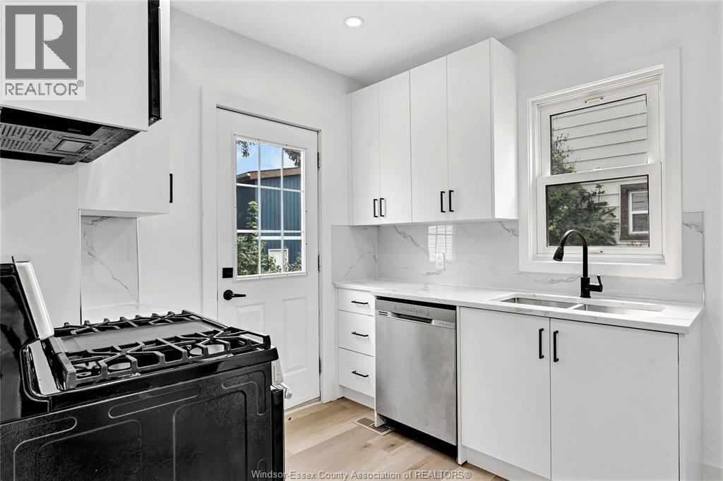 1245 GILES BOULEVARD East - 14