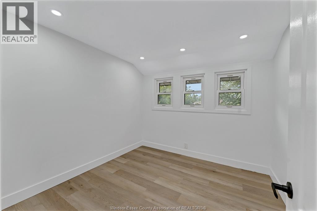 1245 GILES BOULEVARD East - 18