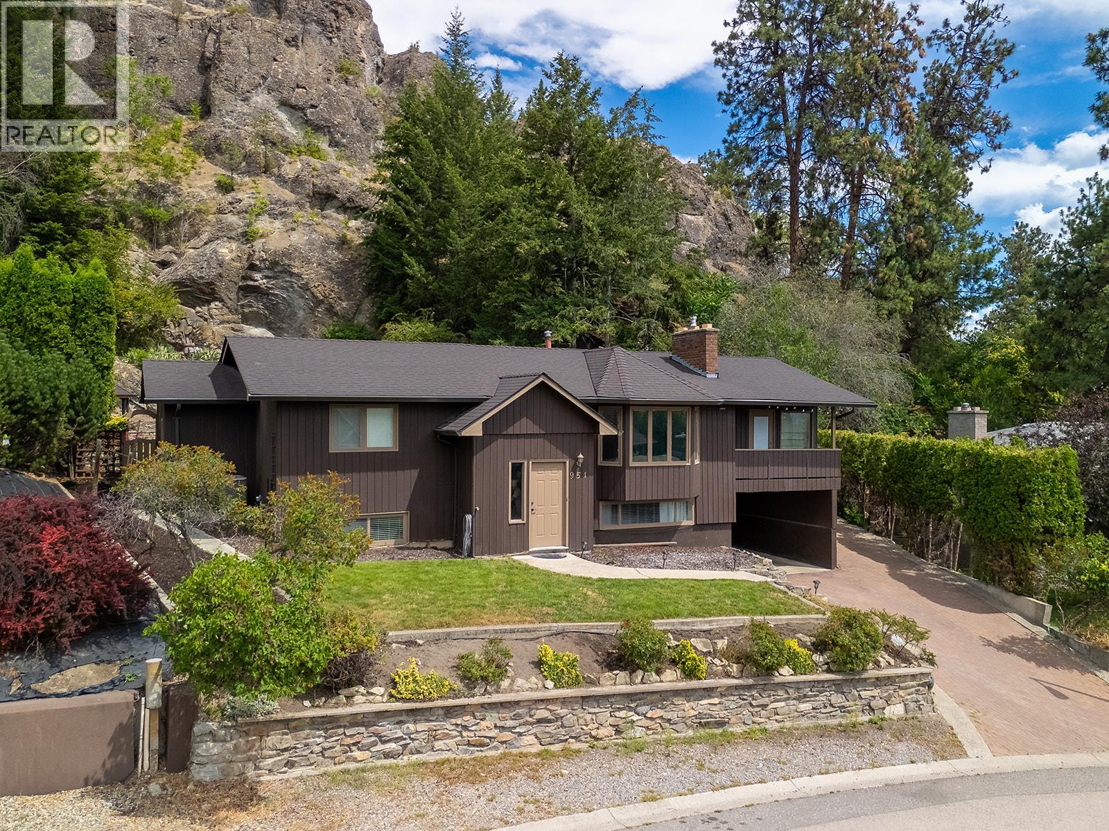 951 Montcalm Drive - 1