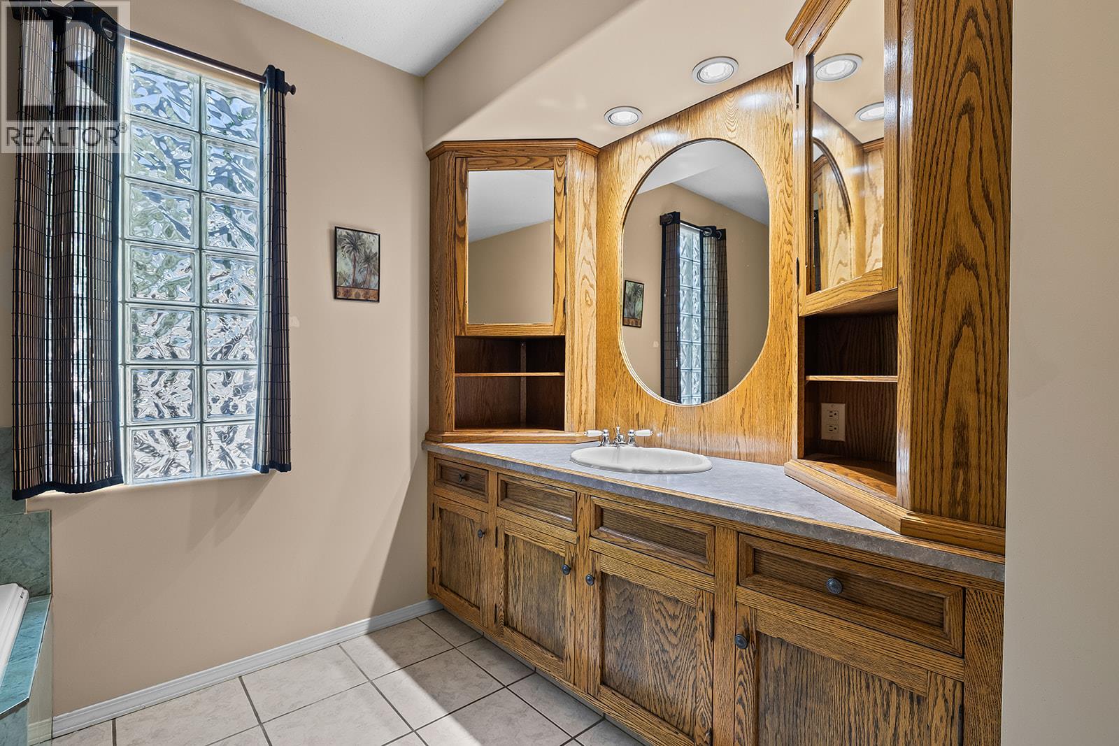 951 Montcalm Drive - 26