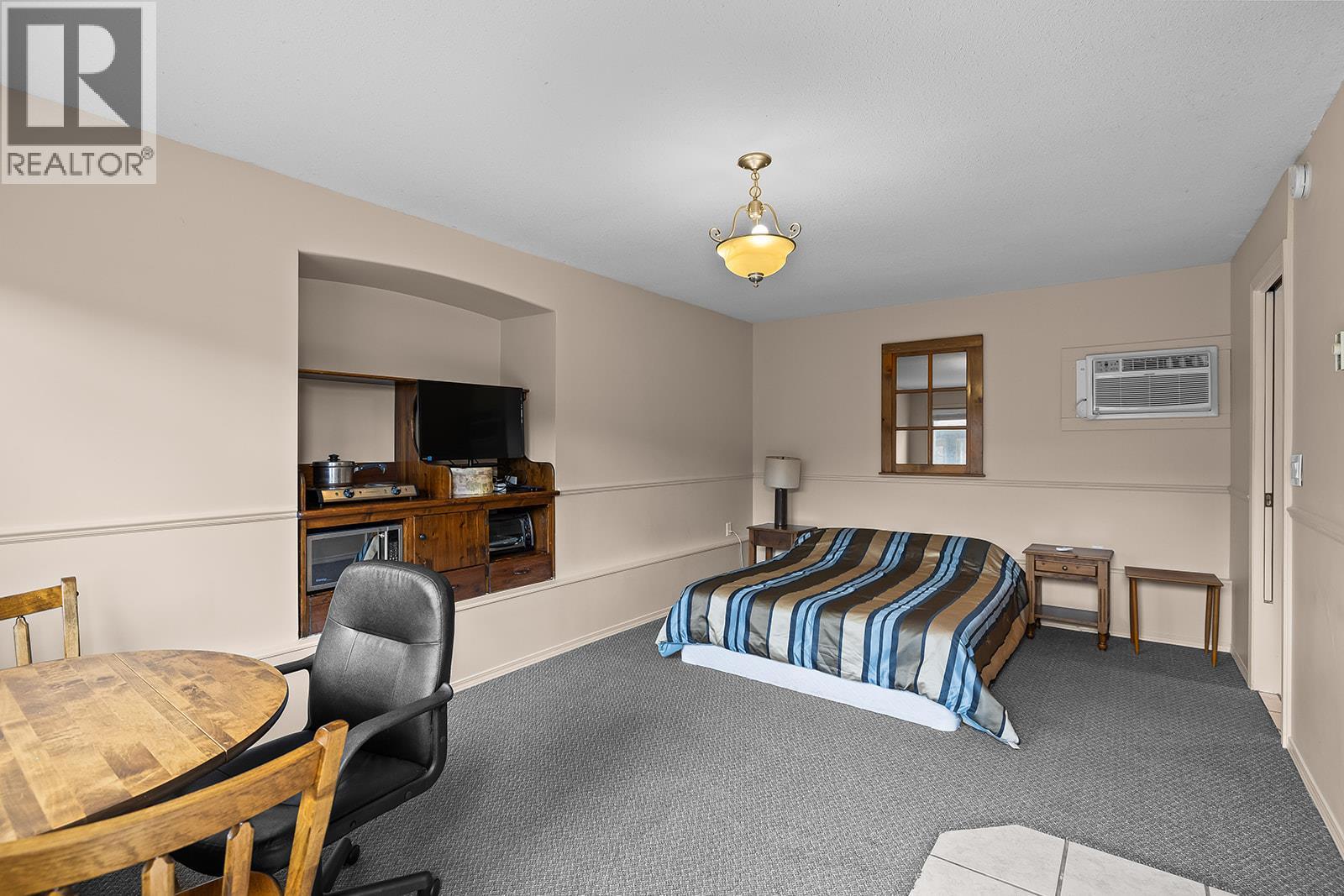 951 Montcalm Drive - 43