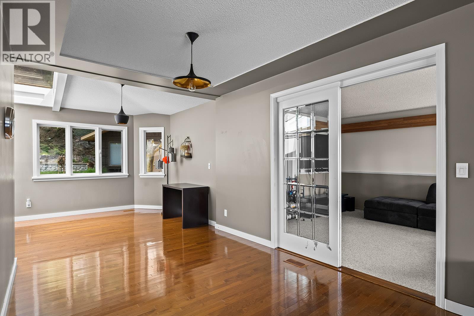 951 Montcalm Drive - 8