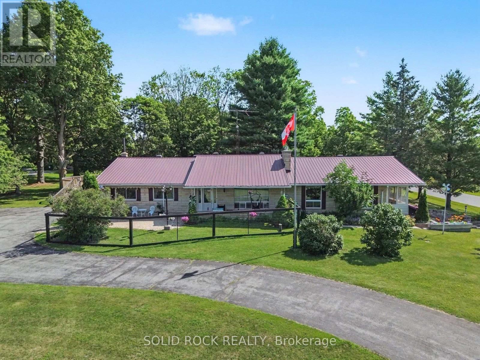 220 HIGHFIELD CRESCENT - 1