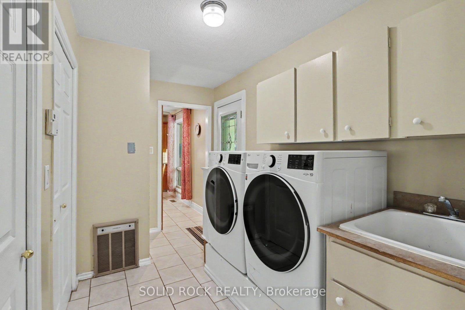 220 HIGHFIELD CRESCENT - 14