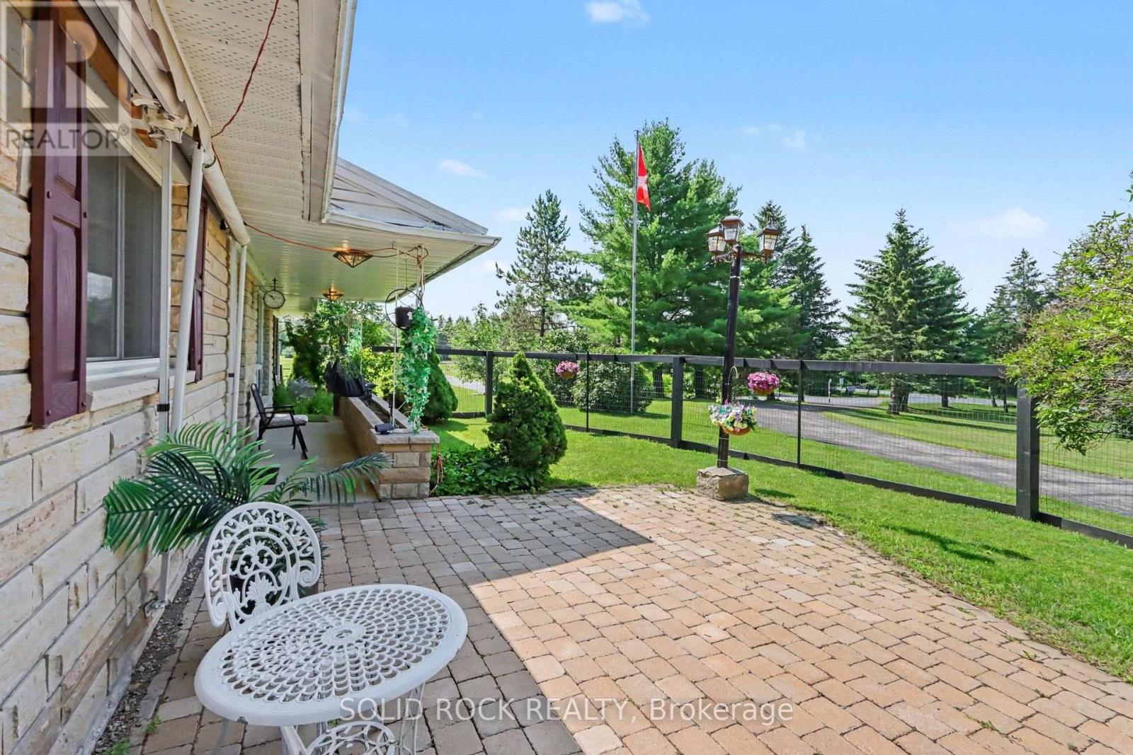 220 HIGHFIELD CRESCENT - 26