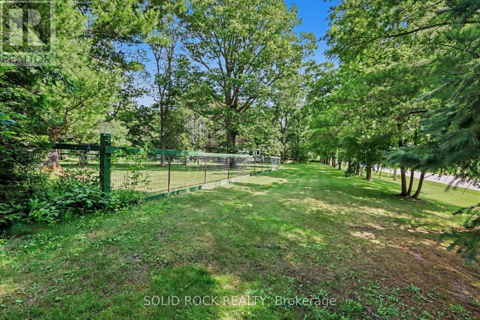 220 HIGHFIELD CRESCENT - 29