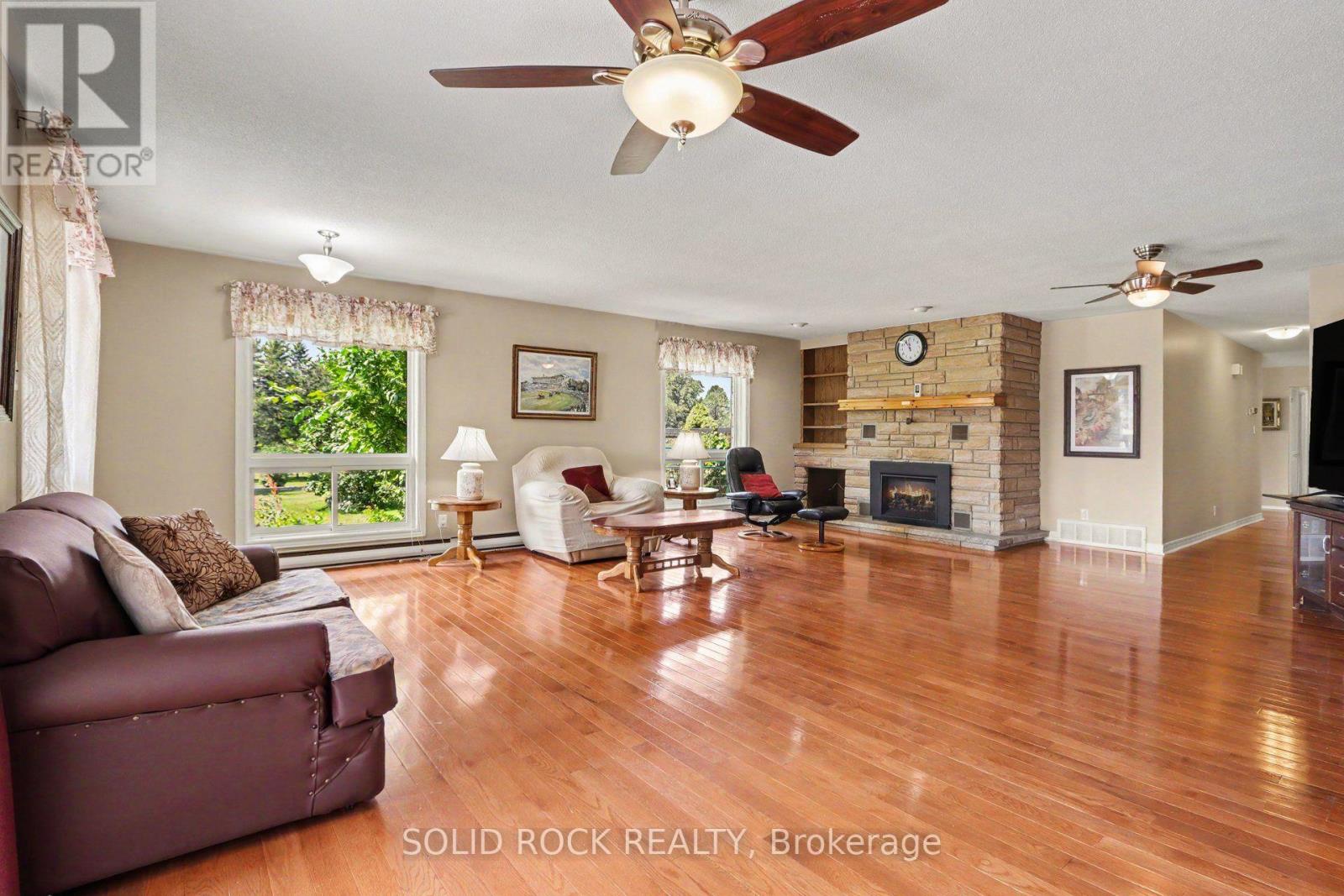 220 HIGHFIELD CRESCENT - 5