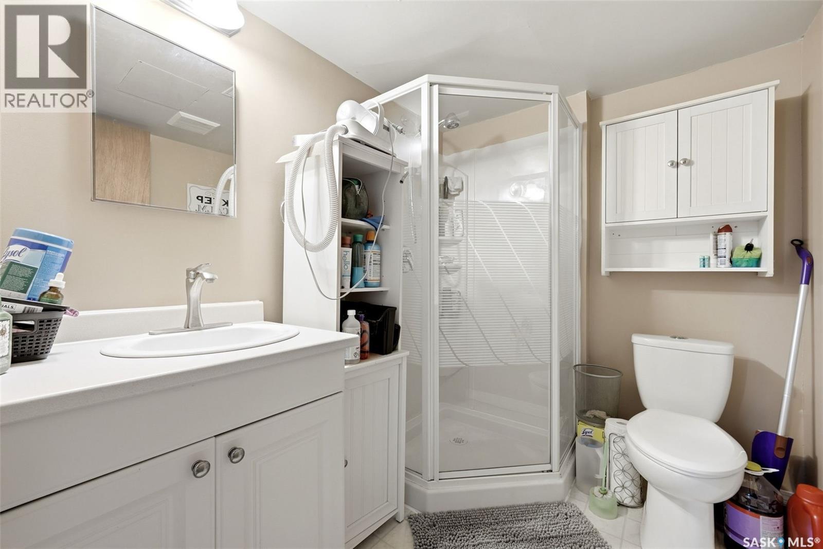 22 Salemka CRESCENT - 24