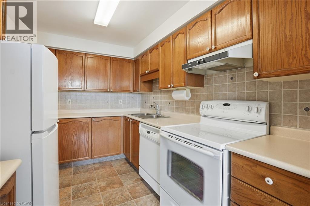#808 9 BONHEUR Court - 18