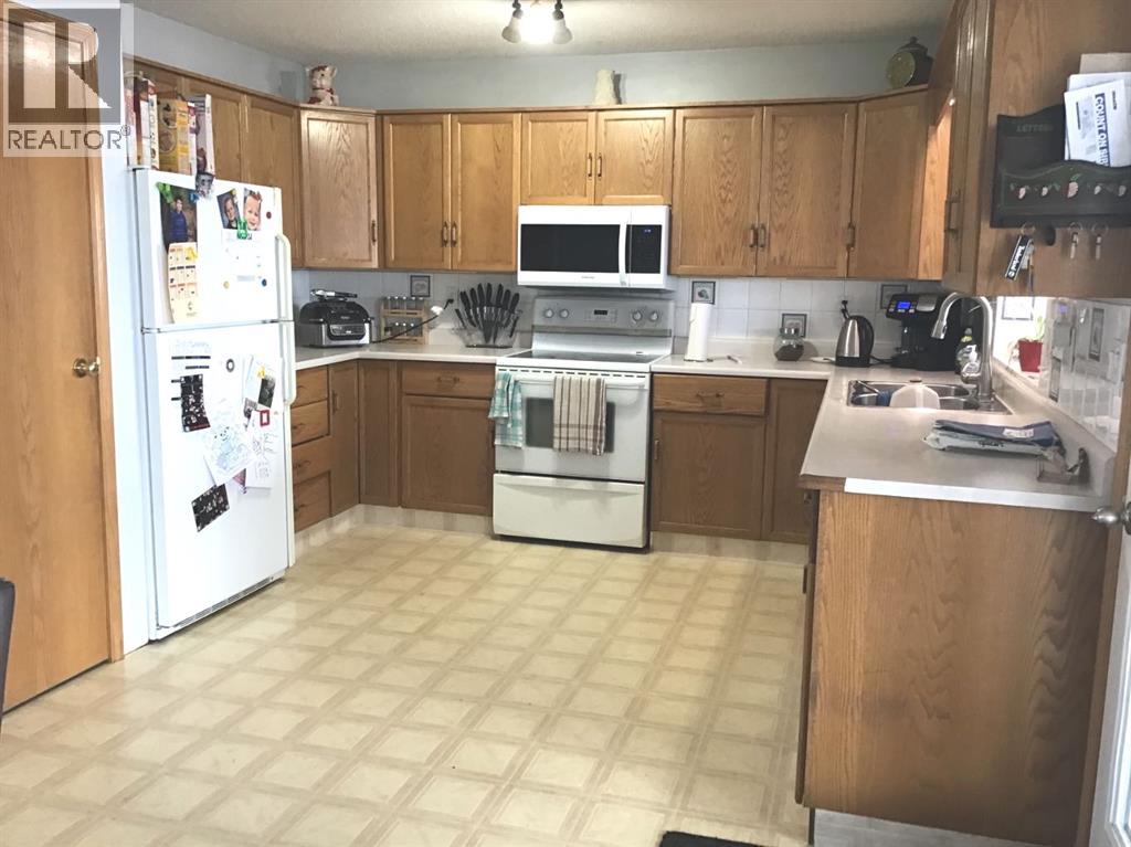 29 Lyons Crescent - 3