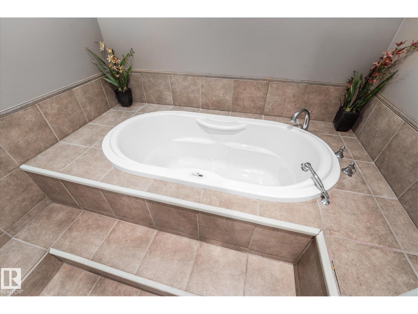 4627 10A AV NW - 19