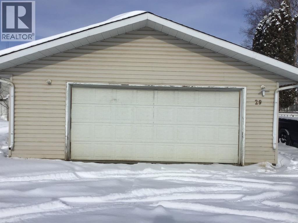 29 Lyons Crescent - 14